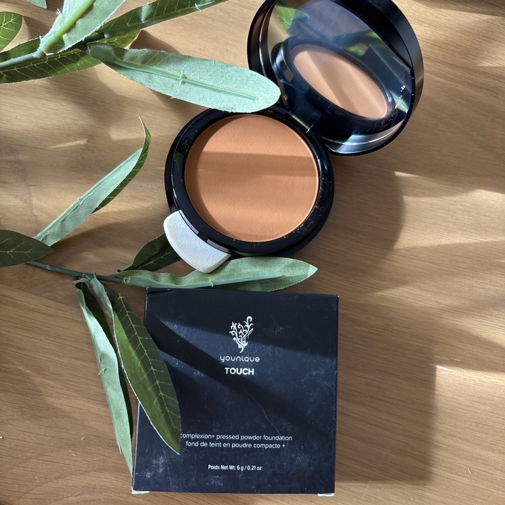 Younique Complexion Pressed Powder Foundation in Cabretta